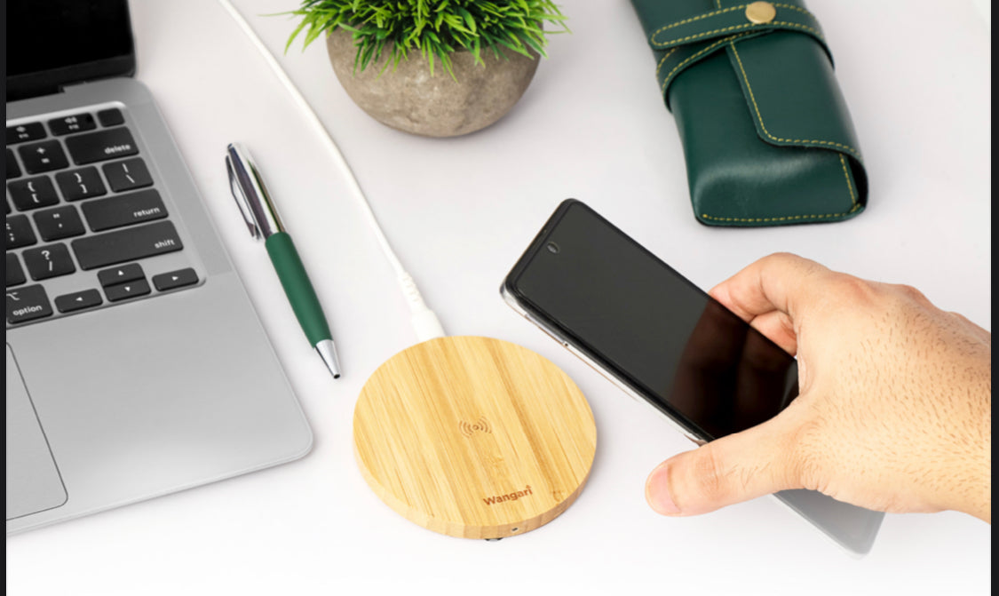 W7 OLIVE 15 Watt Round Wireless Bamboo Charger